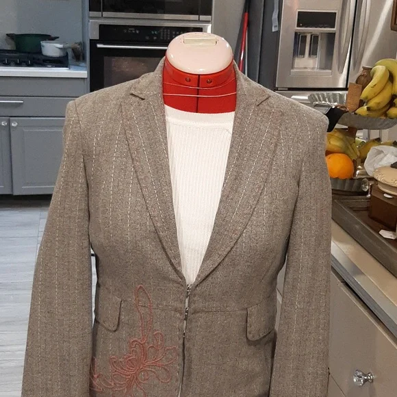 Wool blazer - Picture 2 of 9